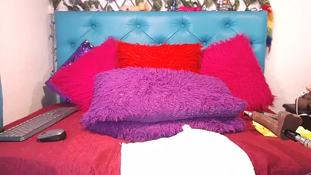 SARAWILLS online show from November 2025 02:09:01 PM