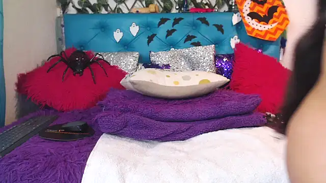 SARAWILLS online show from October 2025 02:02:02 PM