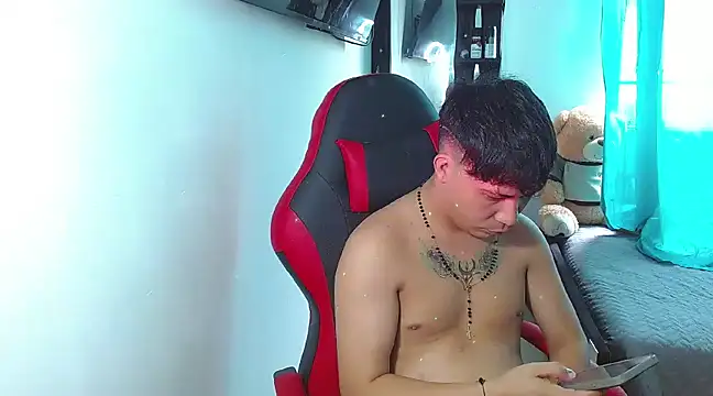 boyhot23x online show from December 2024 06:29:01 PM