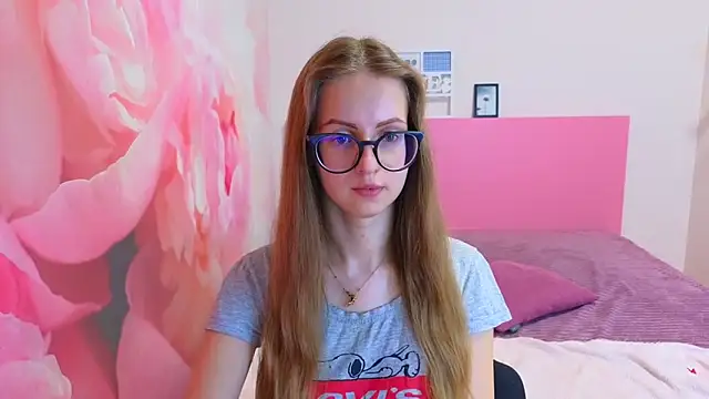 AliceAdams online show from March 2026 07:43:01 AM