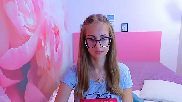 AliceAdams online show from September 2025 07:19:01 AM