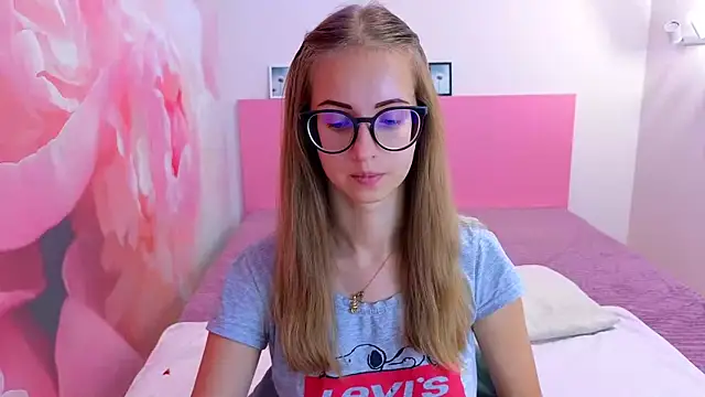 AliceAdams online show from September 2025 06:39:02 AM