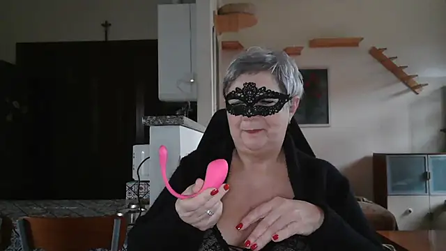 Snapshot of simona60 chatting on February 2025 02:13:02 PM simona60 online show from February 2025 02:13:02 PM