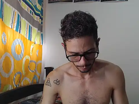 Snapshot of alisterxxx chatting on February 2026 05:21:02 PM alisterxxx online show from February 2026 05:21:02 PM