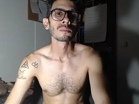 Snapshot of alisterxxx chatting on July 2026 02:45:01 AM alisterxxx online show from July 2026 02:45:01 AM