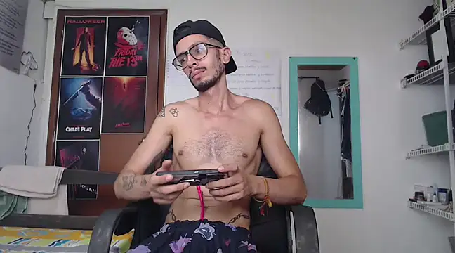 Snapshot of alisterxxx chatting on March 2025 06:52:01 PM alisterxxx online show from March 2025 06:52:01 PM