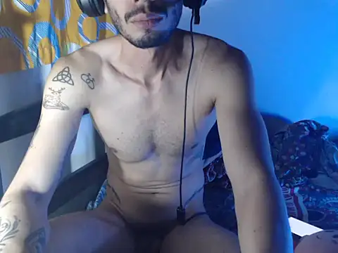 Snapshot of alisterxxx chatting on May 2026 02:28:02 AM alisterxxx online show from May 2026 02:28:02 AM