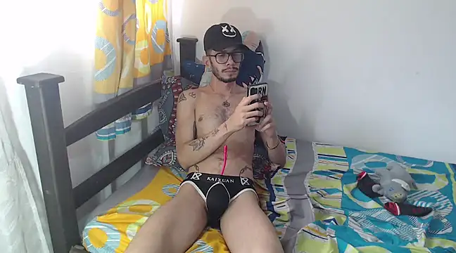 Snapshot of alisterxxx chatting on March 2025 06:23:01 PM alisterxxx online show from March 2025 06:23:01 PM