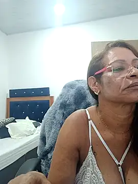 BustyMilf  online show from October 2025 01:11:01 PM