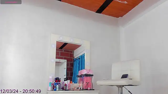 emily hornett online show from December 2024 01:52:01 AM