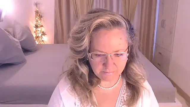 Raisshy online show from November 2025 06:39:01 AM