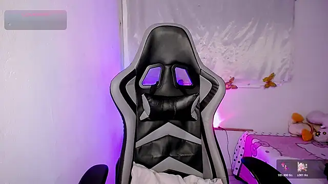 ninatiny online show from November 2025 10:08:02 AM