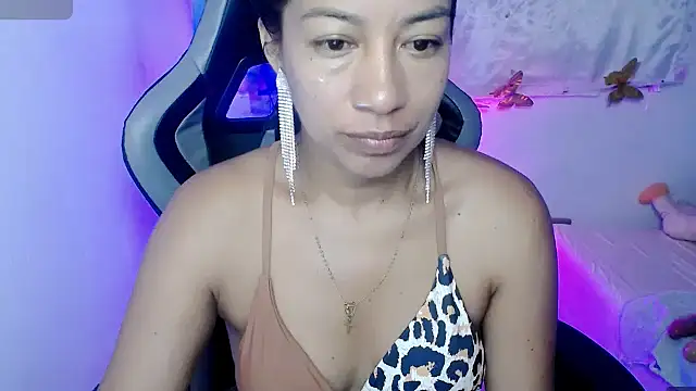 ninatiny online show from November 2025 09:47:02 AM