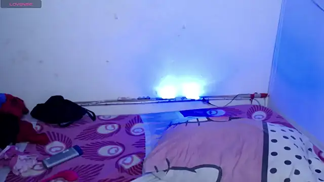 ninatiny online show from April 2026 10:32:01 AM