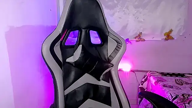 ninatiny online show from October 2025 09:28:02 AM