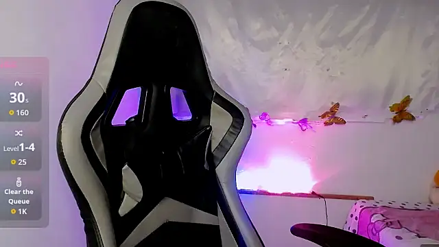 ninatiny online show from November 2025 09:02:01 AM