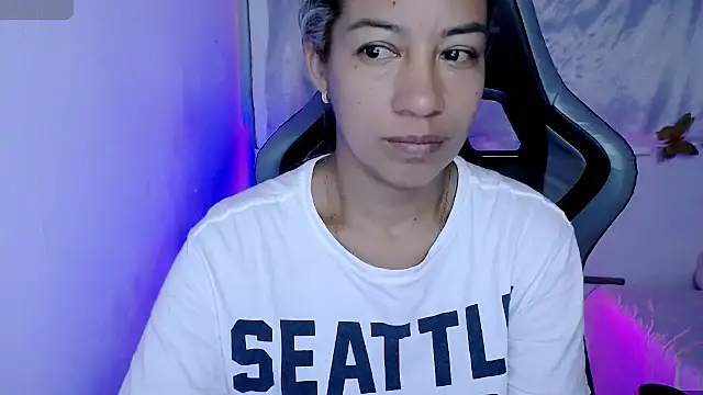 ninatiny online show from November 2025 09:36:02 AM