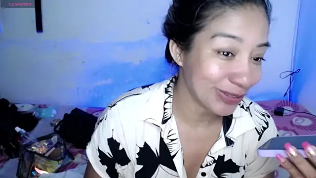 ninatiny online show from April 2026 11:49:01 AM