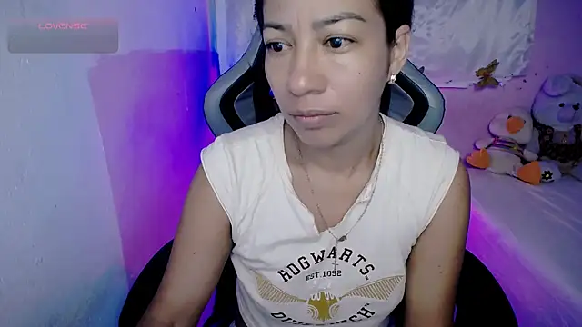 ninatiny online show from November 2025 10:31:01 AM