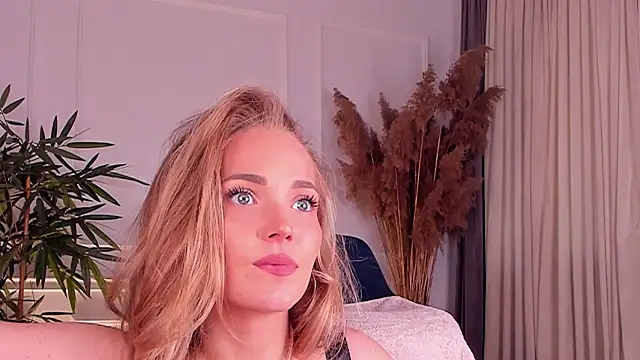 daisyd001 online show from April 2026 08:32:02 AM