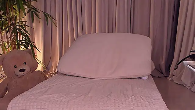 daisyd001 online show from November 2025 07:03:02 AM