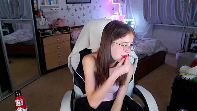 Kira honeyy online show from October 2025 06:04:01 AM