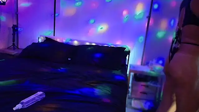 MikyFoxx online show from September 2025 03:44:01 AM
