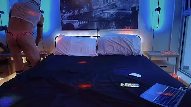 MikyFoxx online show from October 2025 01:08:01 AM