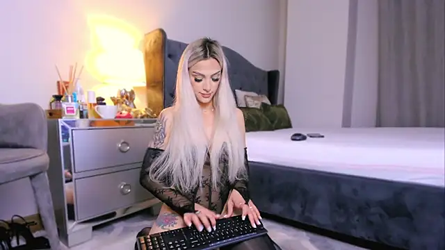ElizzaBubble online show from April 2026 10:22:01 PM