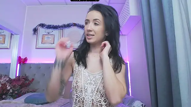 Snapshot of GlamKate chatting on December 2024 06:54:02 AM GlamKate online show from December 2024 06:54:02 AM