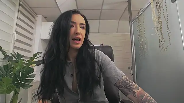 Snapshot of GlamKate chatting on December 2025 04:29:01 AM GlamKate online show from December 2025 04:29:01 AM