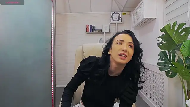 Snapshot of GlamKate chatting on March 2025 06:37:02 AM GlamKate online show from March 2025 06:37:02 AM