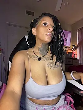 Snapshot of MzParker chatting on February 2025 03:14:01 PM MzParker online show from February 2025 03:14:01 PM