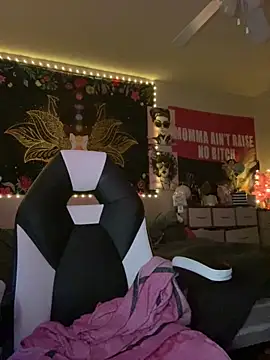 Snapshot of MzParker chatting on March 2025 02:34:02 PM MzParker online show from March 2025 02:34:02 PM