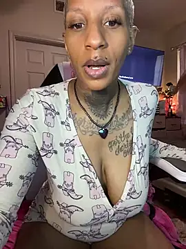 Snapshot of MzParker chatting on February 2025 06:32:02 PM MzParker online show from February 2025 06:32:02 PM