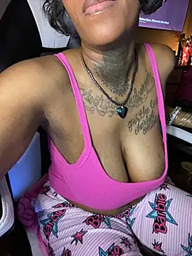 Snapshot of MzParker chatting on December 2024 04:44:01 AM MzParker online show from December 2024 04:44:01 AM