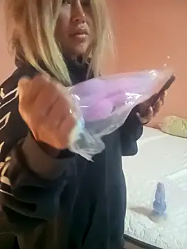 HorneyKitten online show from December 2025 02:40:01 PM