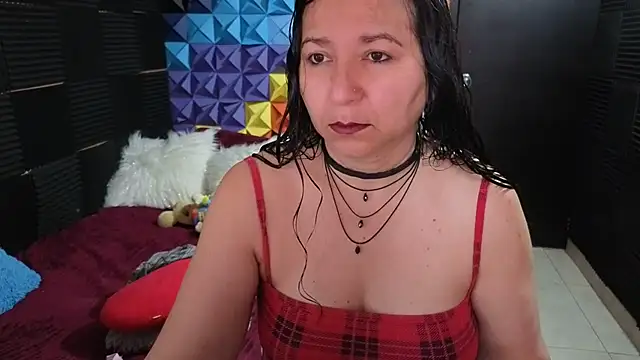 katifoxx online show from February 2026 05:45:01 PM