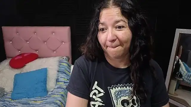 katifoxx online show from April 2026 05:05:01 PM