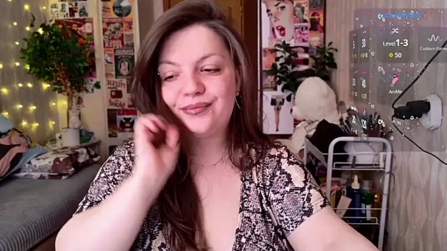 cutewhip online show from April 2026 01:18:02 PM