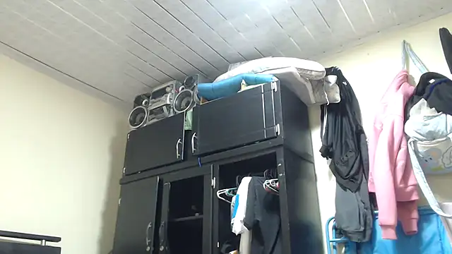 adrixxx38 online show from April 2026 11:18:02 PM