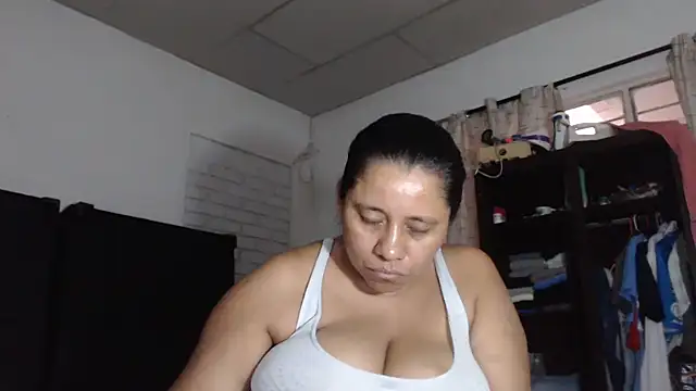 adrixxx38 online show from February 2026 10:18:01 PM