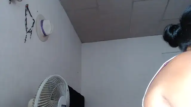 adrixxx38 online show from December 2025 01:43:02 PM