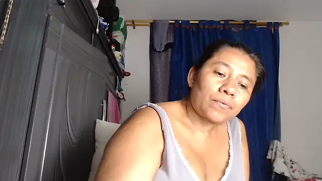 adrixxx38 online show from April 2026 07:48:01 AM