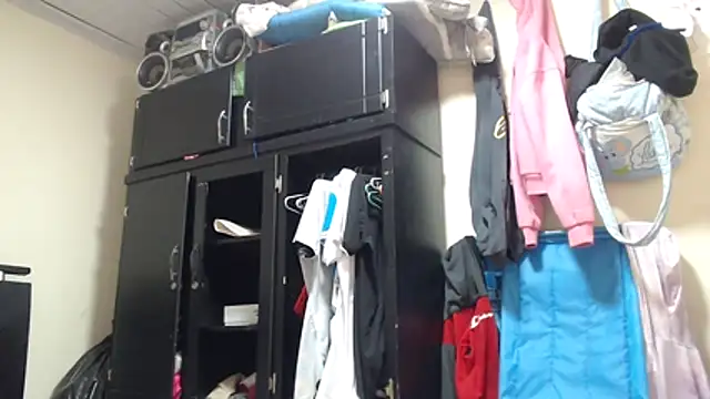 adrixxx38 online show from April 2026 06:47:01 PM