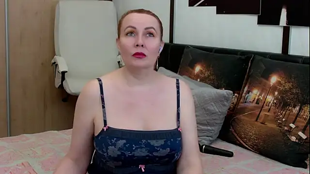 Snapshot of FreeMyFire chatting on April 2026 02:06:01 AM FreeMyFire online show from April 2026 02:06:01 AM