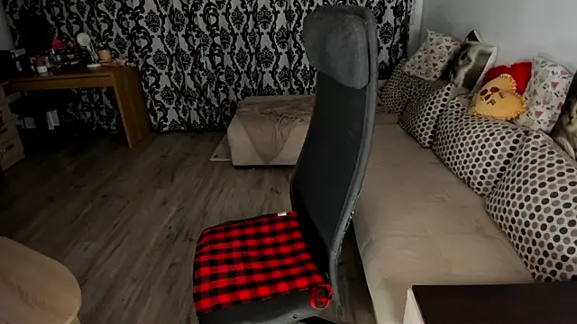 Charlotte Diamonds online show from February 2026 03:45:02 PM