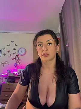 Hotangel75 online show from May 2026 05:46:01 PM