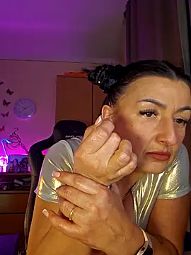 Hotangel75 online show from January 2026 07:12:01 PM