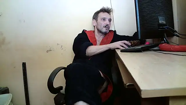 Snapshot of dundyFocus chatting on November 2025 04:45:02 PM dundyFocus online show from November 2025 04:45:02 PM